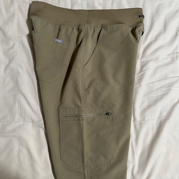 FIGS High Waisted Yola Skinny Scrub Pants Tan Nude Latte Size Medium - Picture 11 of 12